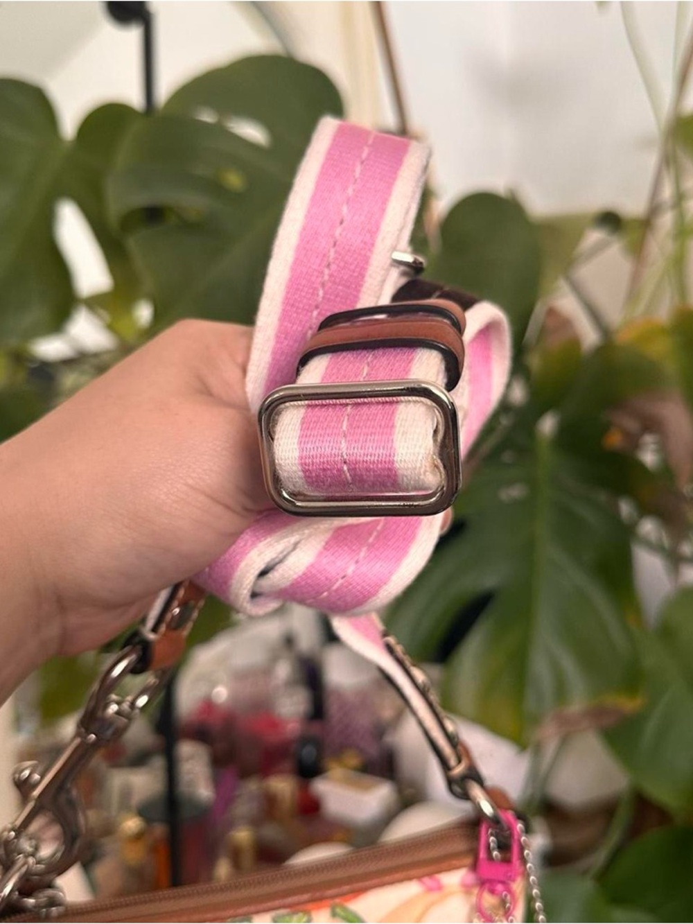 Y2k Coach Multicolor Sketch 'C' Canvas Crossbody with Pink Strap - Picture 5 of 7